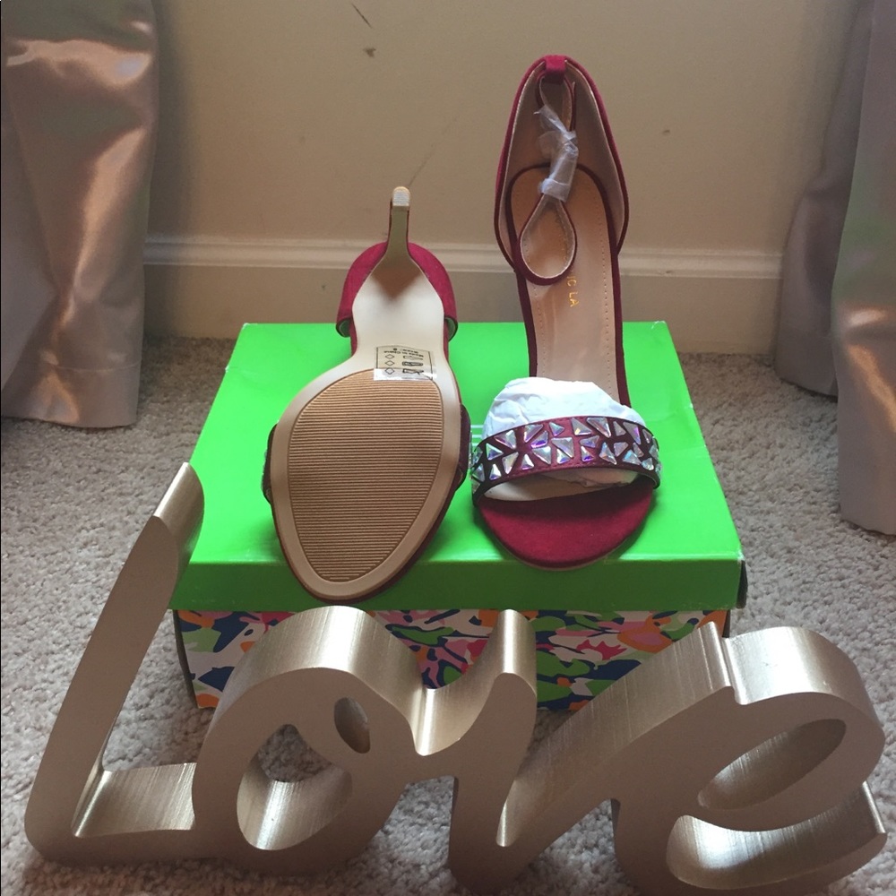BRAND NEW!! Suede 3-3.5 inch heel